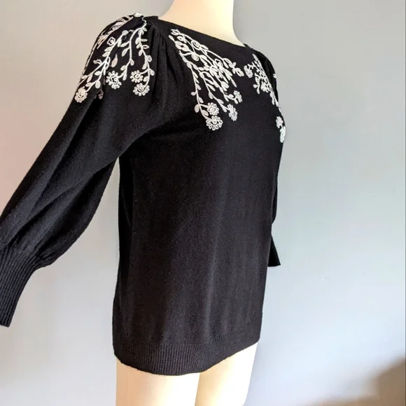 NWT Black And White Embroidered Sweater Bishop Sleeves - Picture 3 of 10